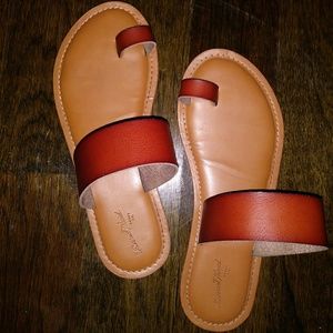 Universal Thread Sandals 👡